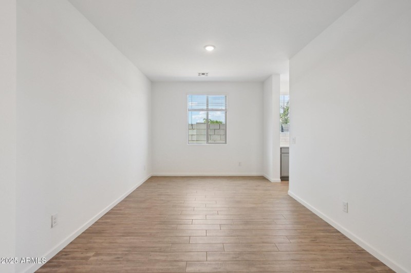 25-web-or-mls-W Brown St-S2708-025