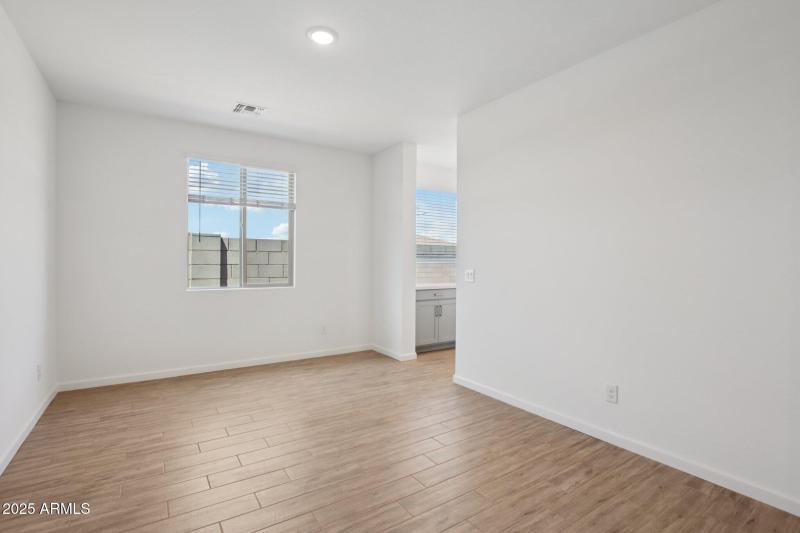 26-web-or-mls-W Brown St-S2708-026