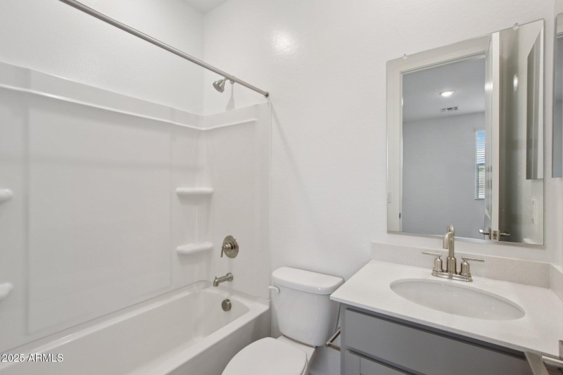 30-web-or-mls-W Brown St-S2708-030