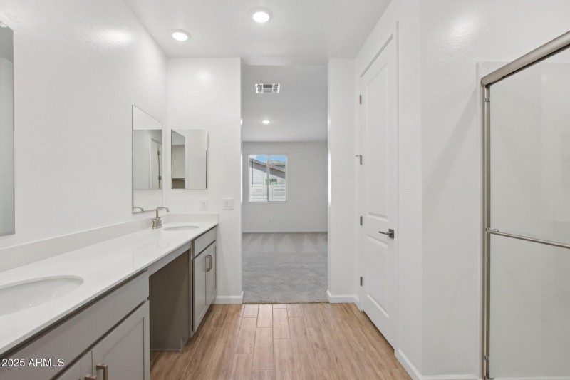 38-web-or-mls-W Brown St-S2708-038