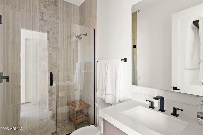 Bedroom 3 ensuite bath