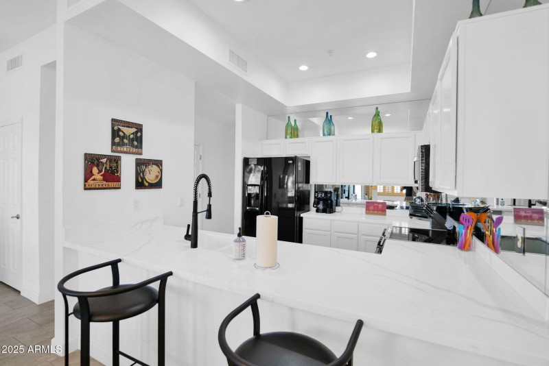 Kitchen breakfast Bar