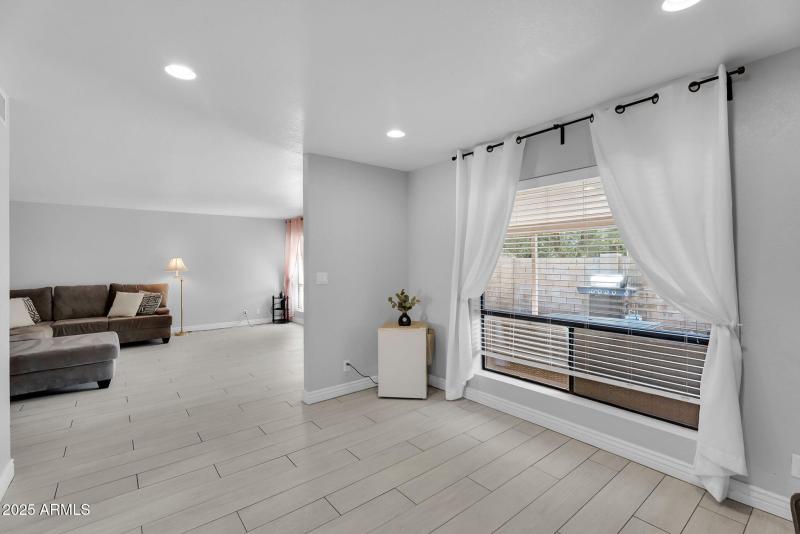 9-web-or-mls-Forest Ave-10