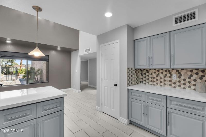 15-web-or-mls-Forest Ave-15