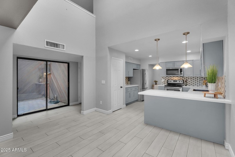 18-web-or-mls-Forest Ave-18