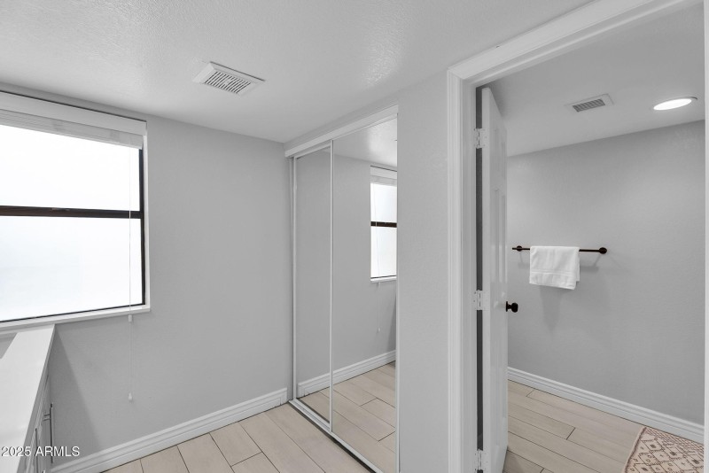 27-web-or-mls-Forest Ave-27