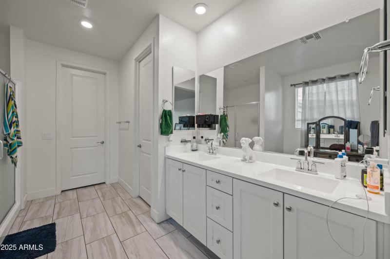 11670 W Parkway Ln Avondale AZ 85323-24