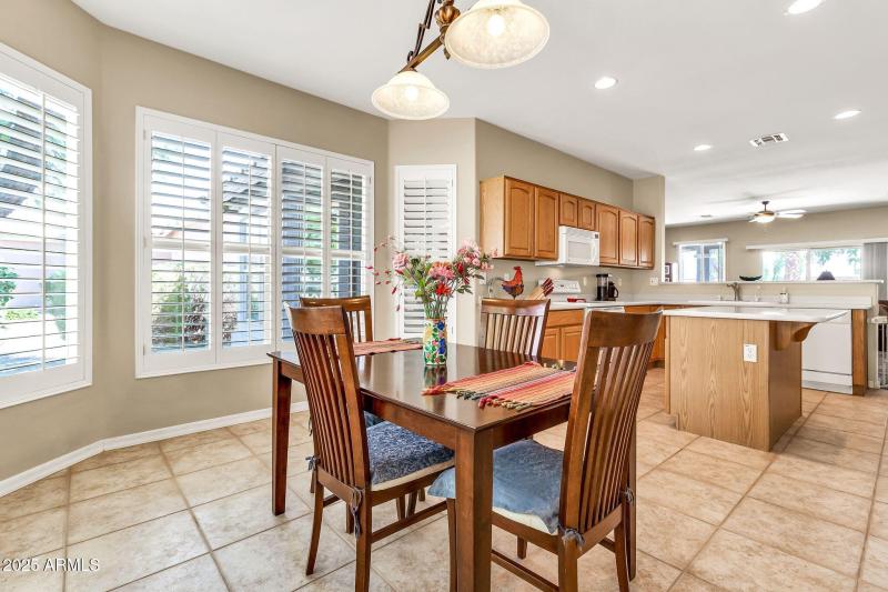 3929 E Peach Tree Dr-11