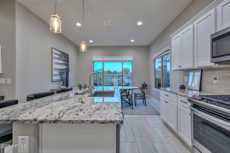 Night-Kitchen-Breakfast Room