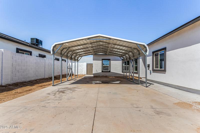 2746 W Pima St Tandem Carport Parking
