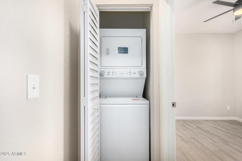 2746 W Pima St Washer/Dryer