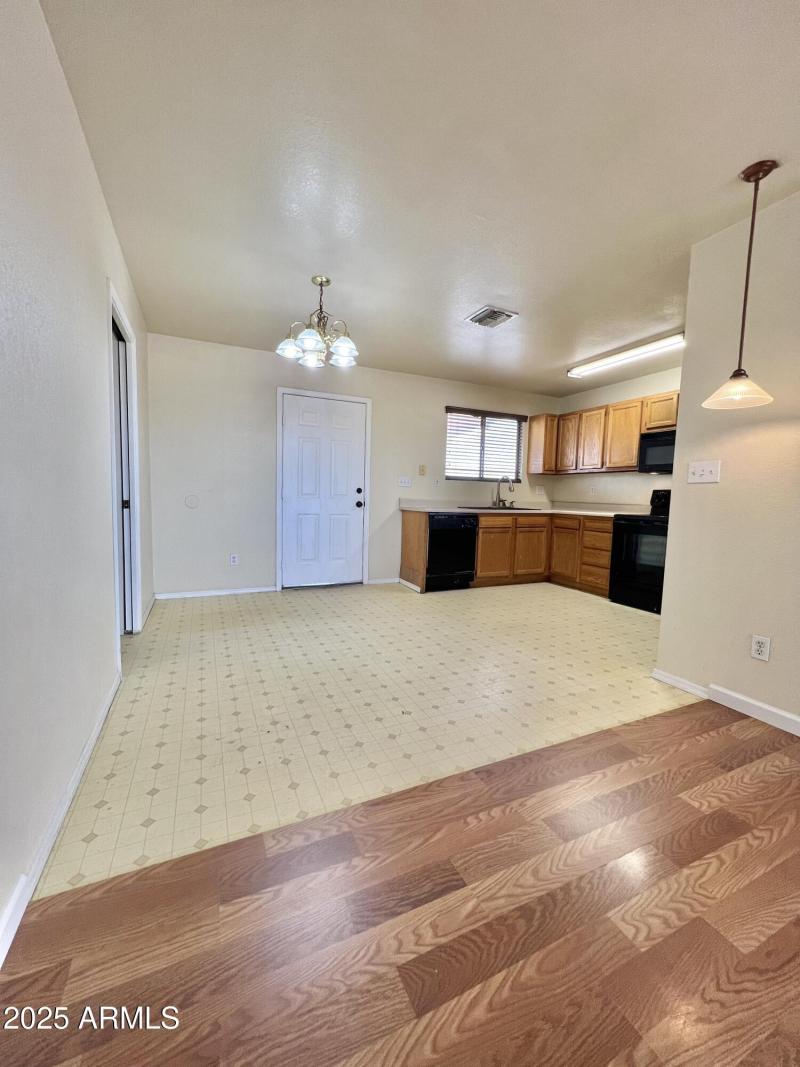 Dining Area & Kitchen
