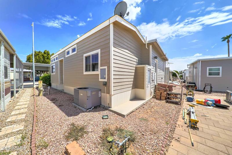 many windows let in natural light