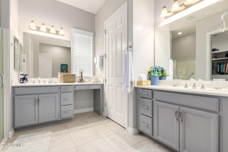 18 Master Bathroom