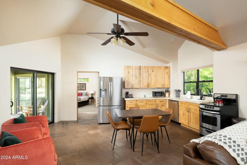 Phoenix Photo Pro-55 Ranch House Cir_043