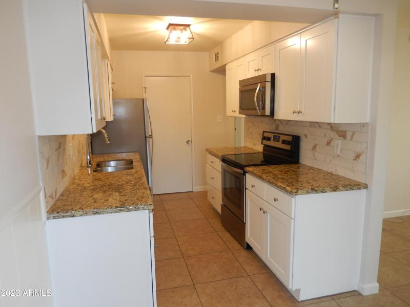 Kitchen-Granite Ctrs.-SS App.