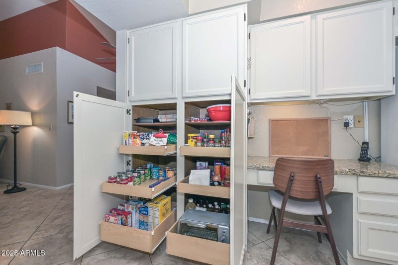 Kitchen-Pantry