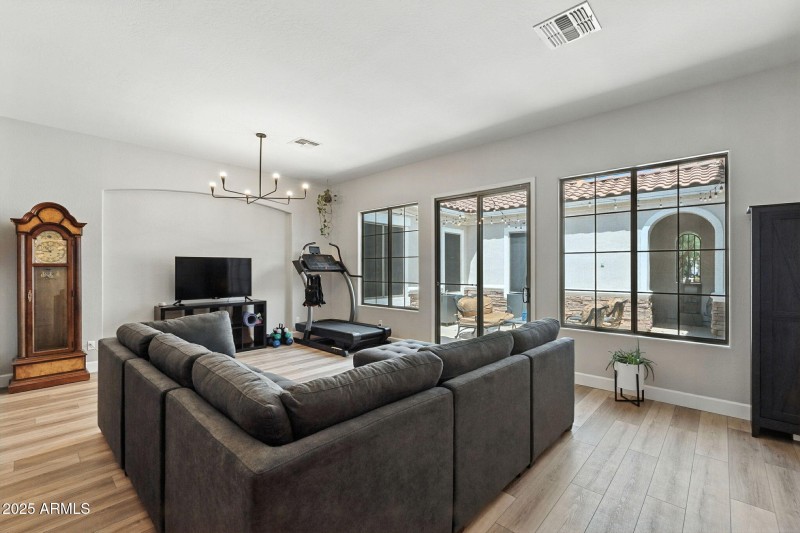 15-web-or-mls-Creekside-15