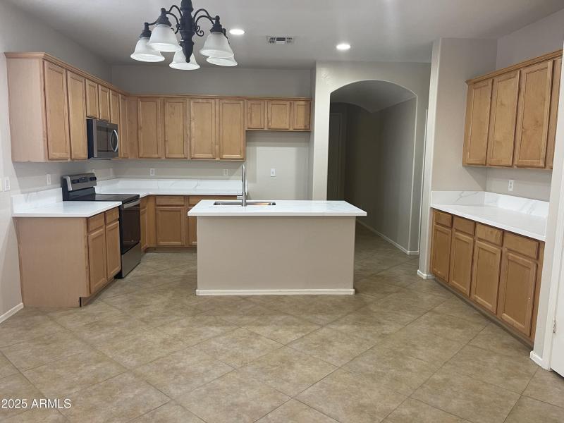 20250827_005139682_iOS