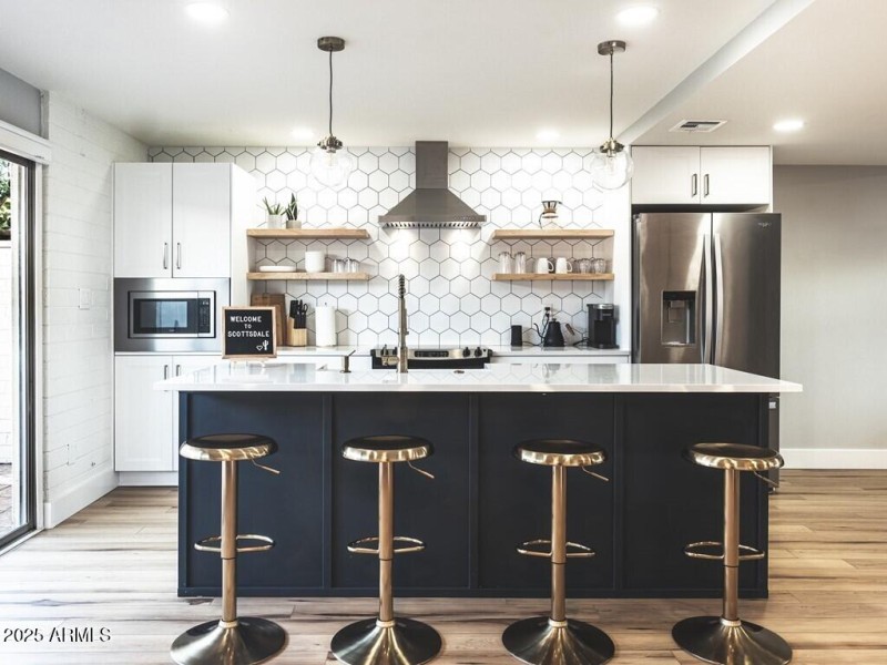 002_EatUp Bar Seating