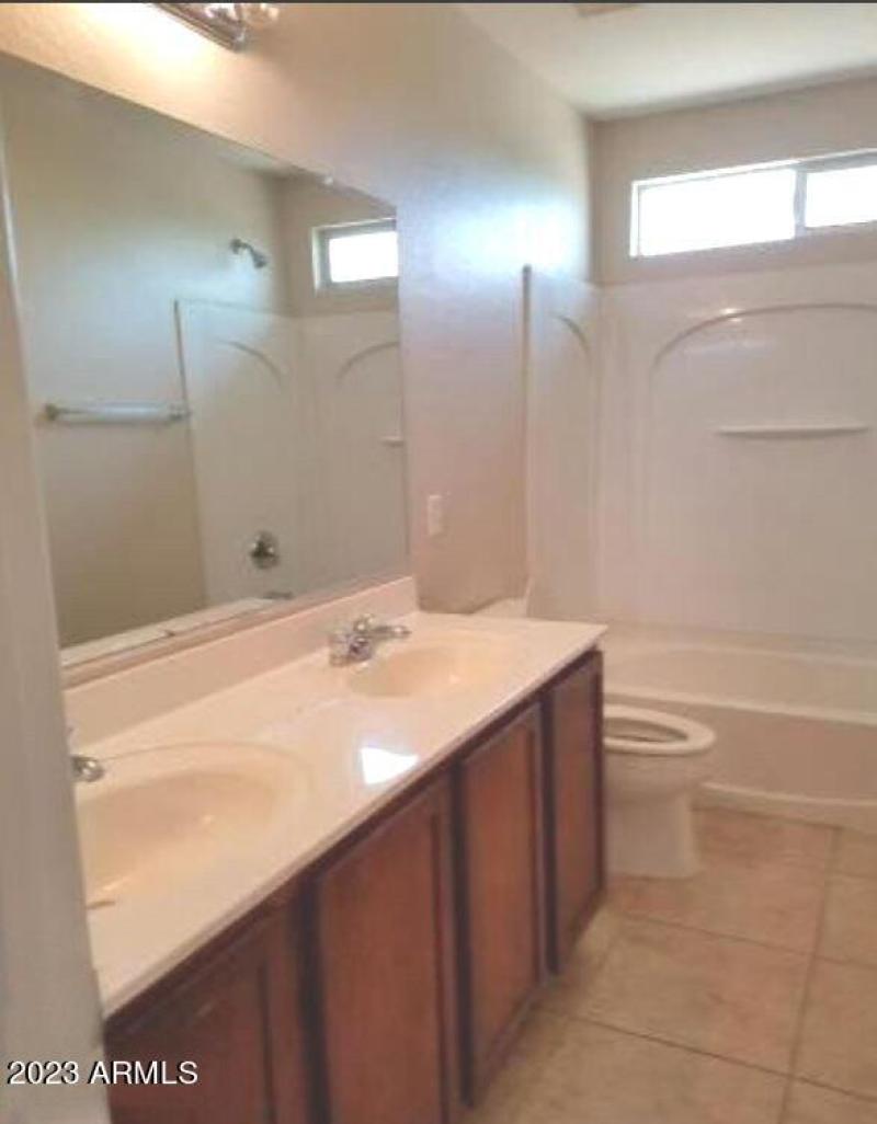 Pinto Vallety Guest Bath