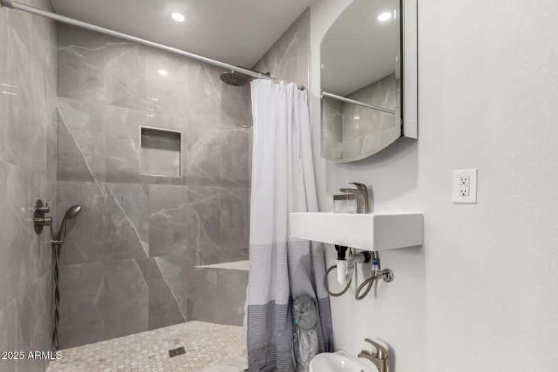 ENSUITE BATHROOM