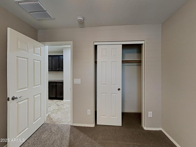 1004506.18584 W Illini Street_8