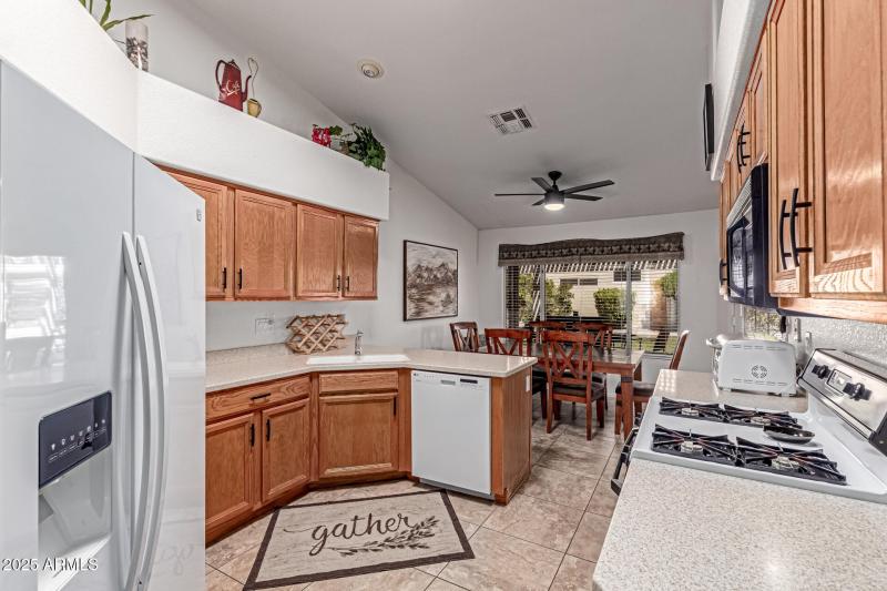 Kitchen & DIning Space
