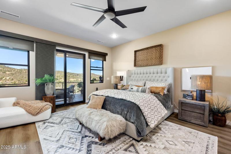 22-Primary Bedroom (2)