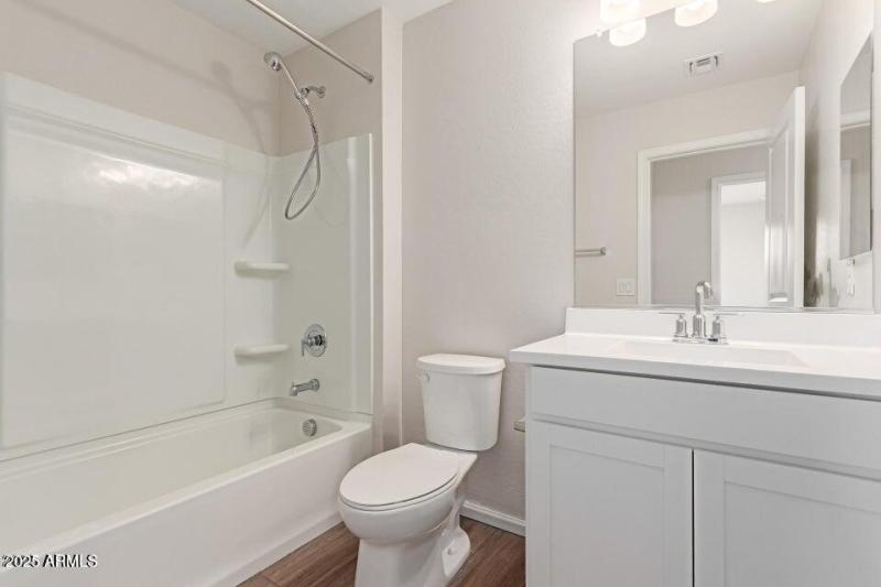 viadelunadownstairsbath