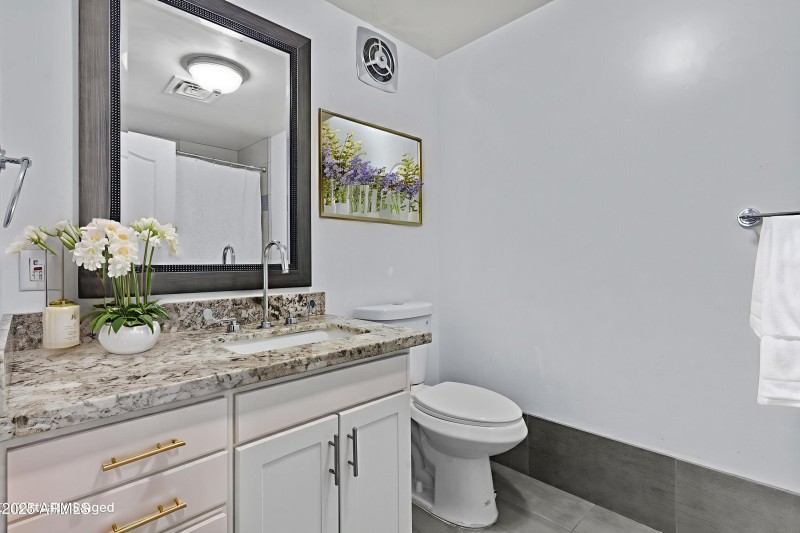 +Indian School Rd - Bathroom - Modern -