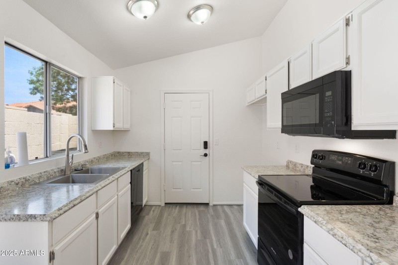 15-web-or-mls-DSC05454 copy