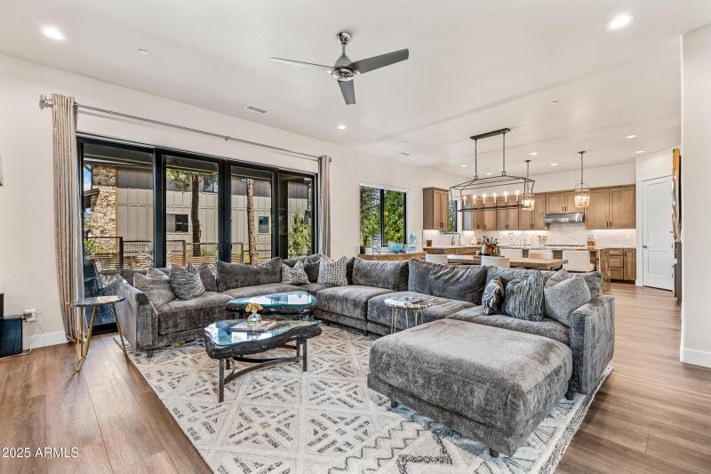 1810 E Magnolia Dr-10