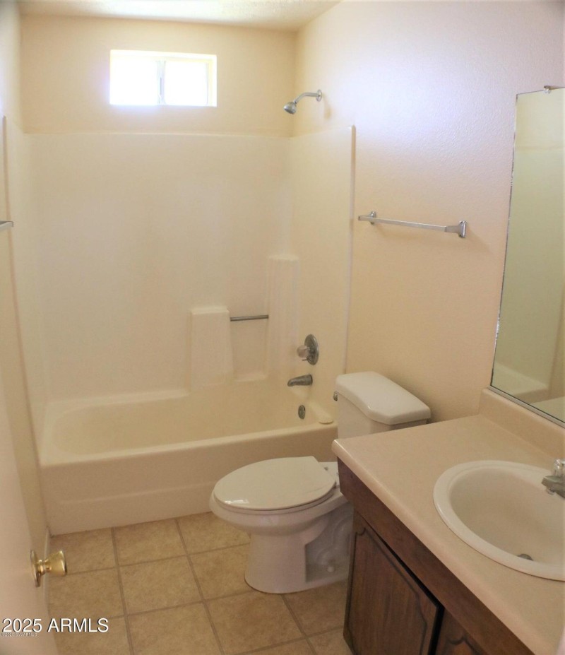 Bathroom/ Unit B