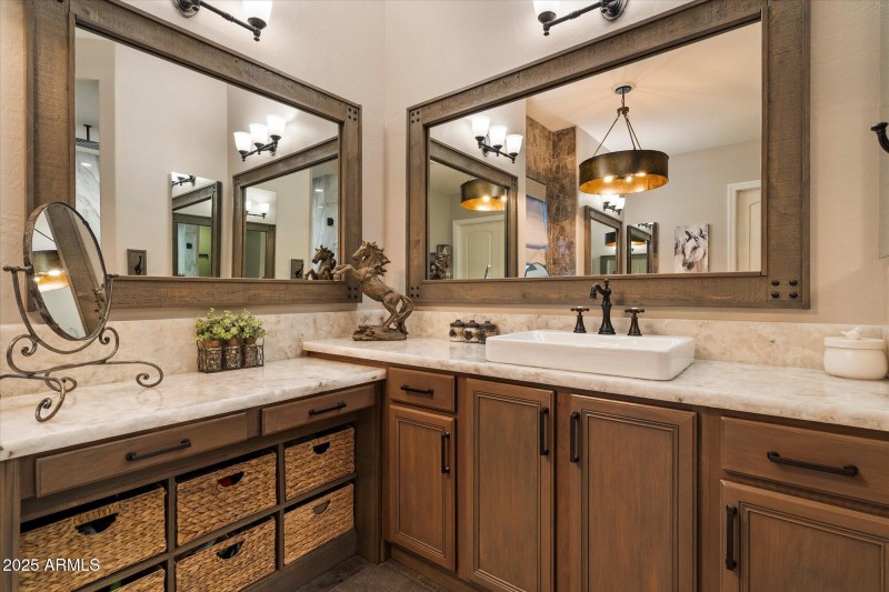 Dual Vanities & Quartzite Countertops