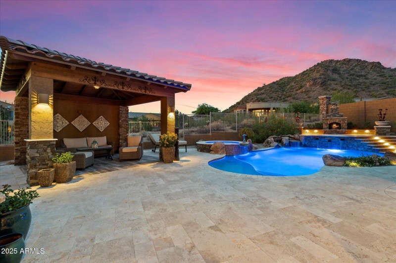 Ramada w/ Vaulted Ceiling