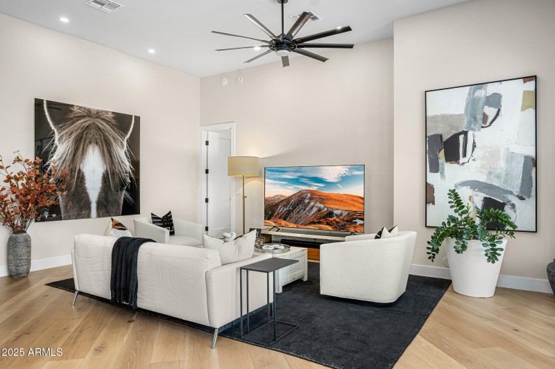 20family room