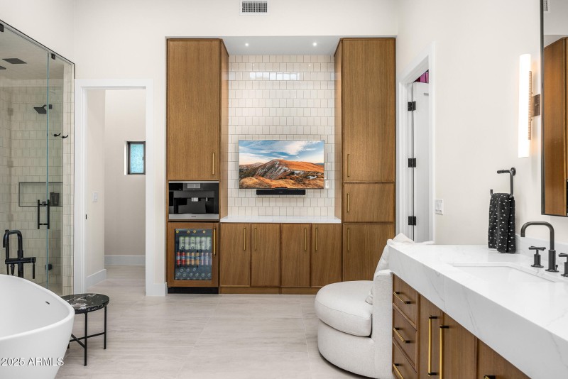 30primary bathroom3