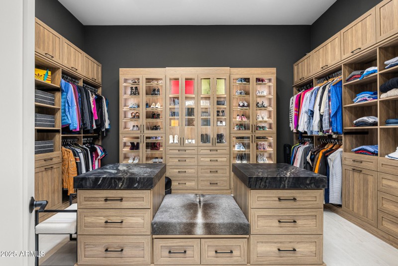 32primary closet
