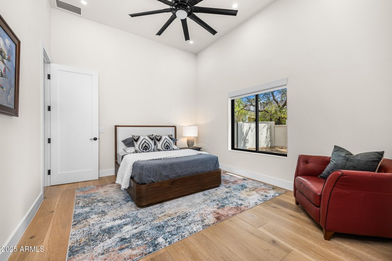 39guest bedroom3