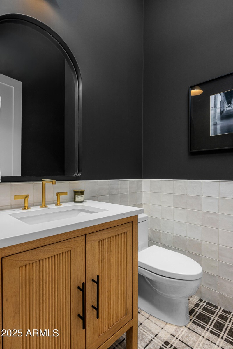 41powder room