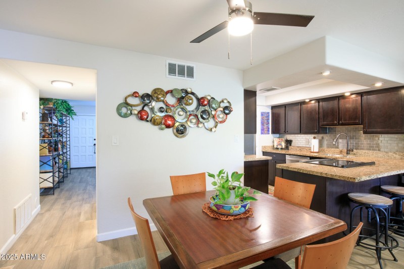 Dining & Kitchen