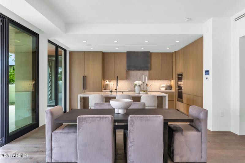 6587 N Palmeraie Blvd-large-013-004-6587