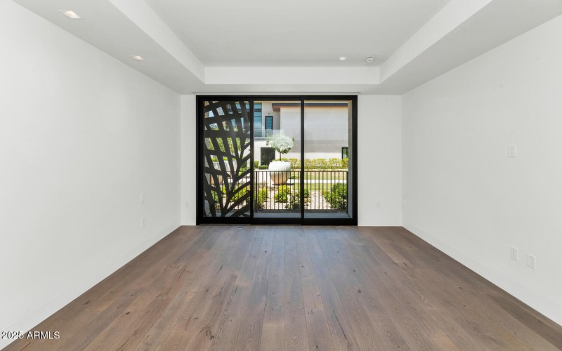 6587 N Palmeraie Blvd-large-028-046-6587