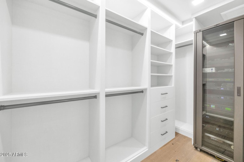 6587 N Palmeraie Blvd-large-036-008-6587