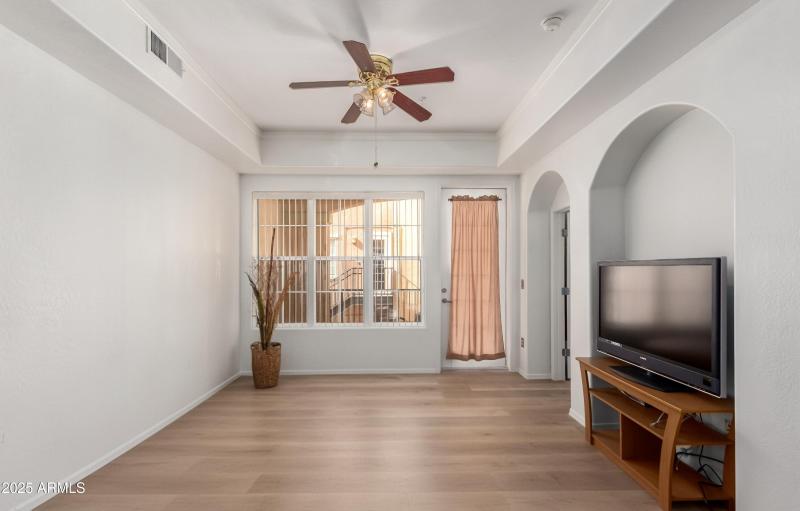 Living Room w/o Furniture