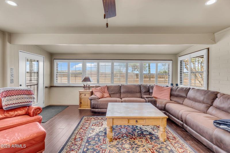 12-web-or-mls-7th Ave-12