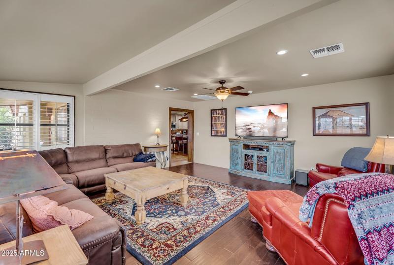 14-web-or-mls-7th Ave-14