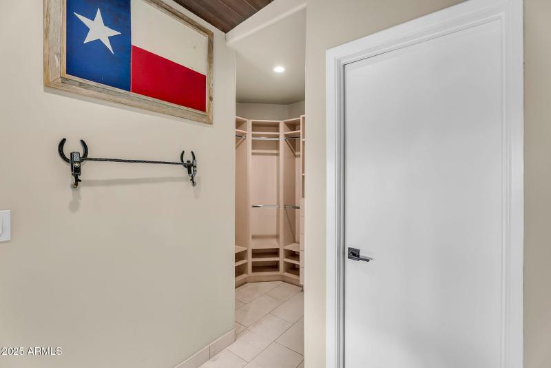 44-web-or-mls-7th Ave-34