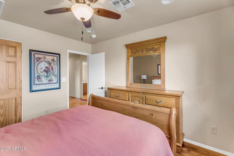 48-web-or-mls-7th Ave-41